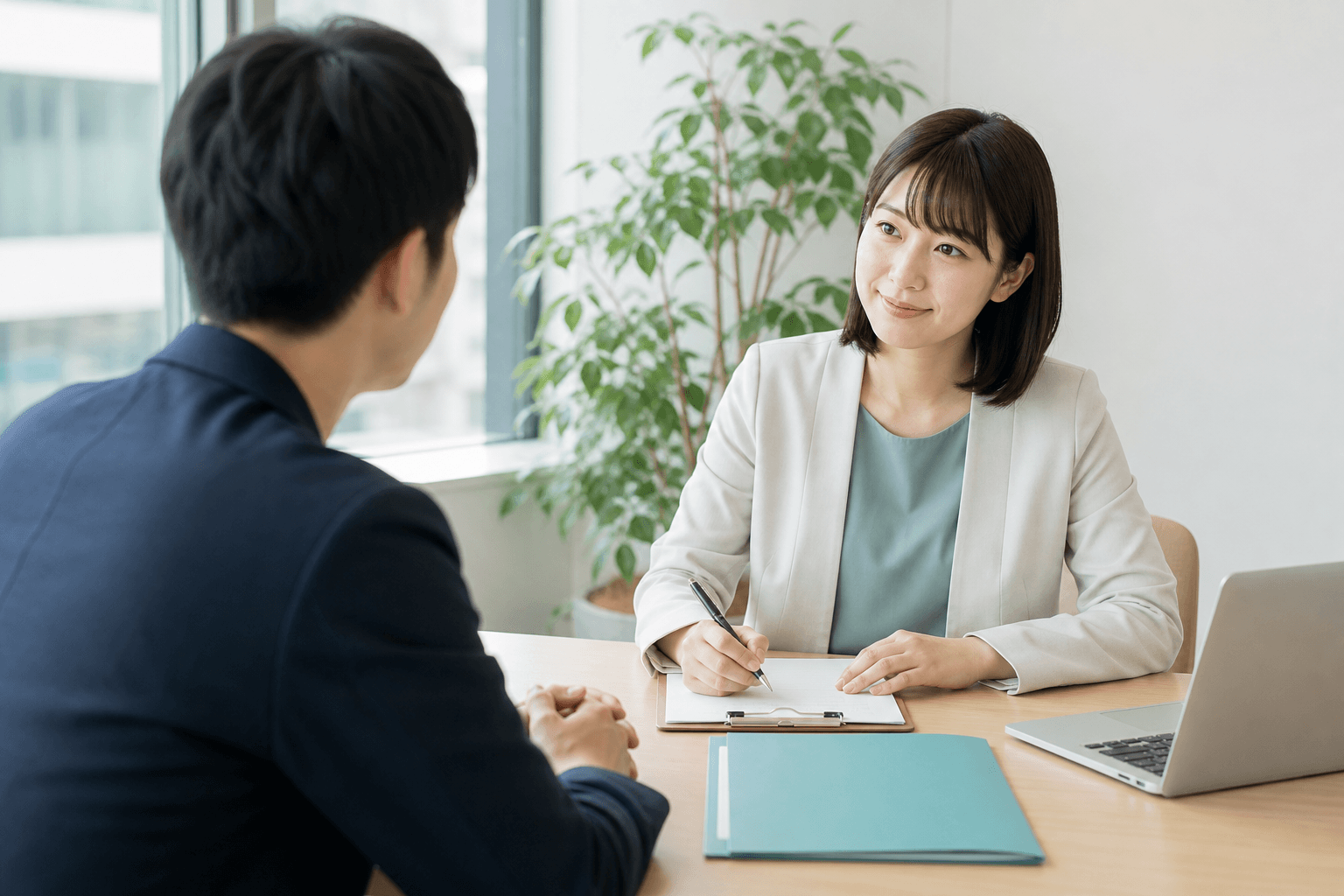 担当スタッフへイベント相談をしている様子